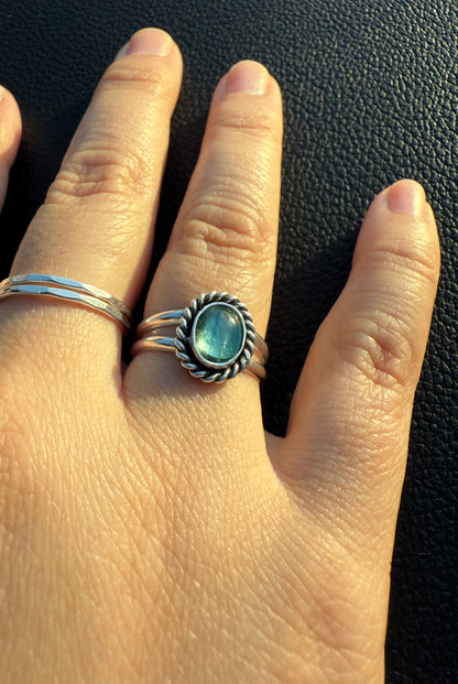 Twisted green kyanite