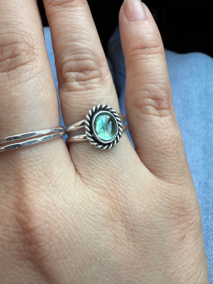 Twisted green kyanite