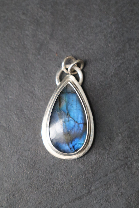 Labradorite pendant